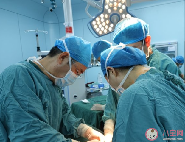 20岁女孩从未来例假一查竟是男儿身 女性初次月经什么时候来