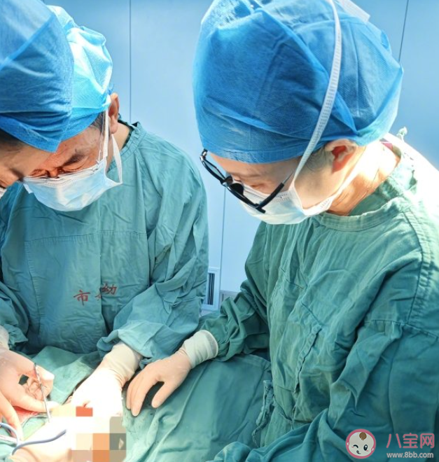 20岁女孩从未来例假一查竟是男儿身 女性初次月经什么时候来