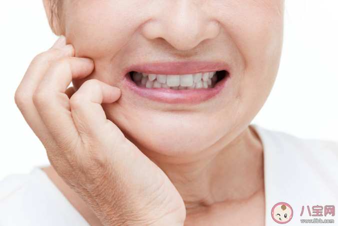 没牙的老年人还需要做口腔清洁吗 假牙也需要每天清洁吗