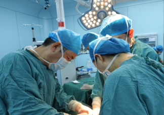 20岁女孩从未来例假一查竟是男儿身 女性初次月经什么时候来