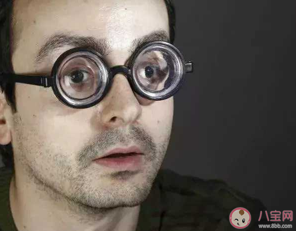 高度近视的人不要剧烈运动是为什么 哪些人不宜剧烈运动