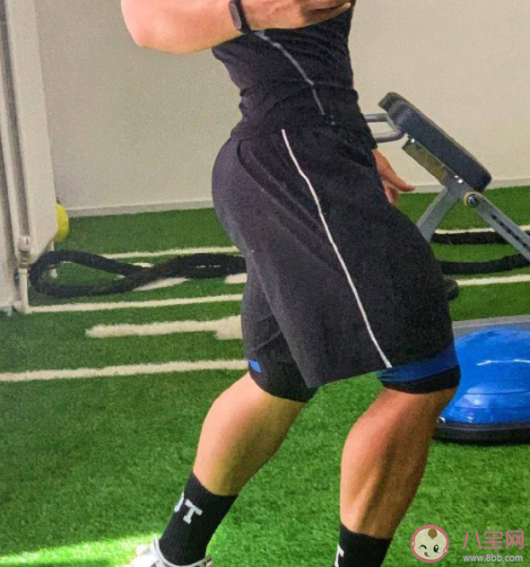 为什么男生的屁股翘 怎样让自己屁股变翘 为什么男生的屁股翘 怎样让自己屁股变翘