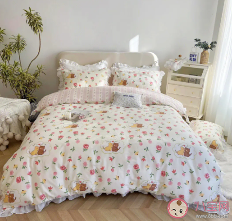 女孩租房一年反复过敏发现床垫发霉 你多久更换一次床上用品