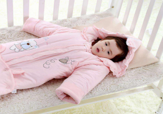 秋季宝宝怎样盖被才能不着凉 宝宝被子有哪些要求