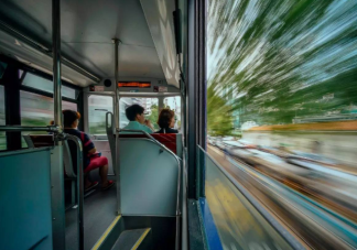 靠窗的座位能让人更放松 为什么大家都喜欢靠窗的位置