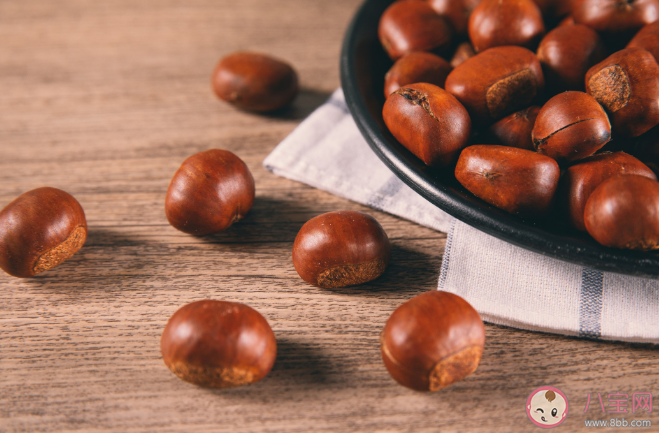 女子吃烤栗子被炸嘴肿得张不开 炒板栗为什么会爆炸 女子吃烤栗子被炸嘴肿得张不开 炒板栗为什么会爆炸
