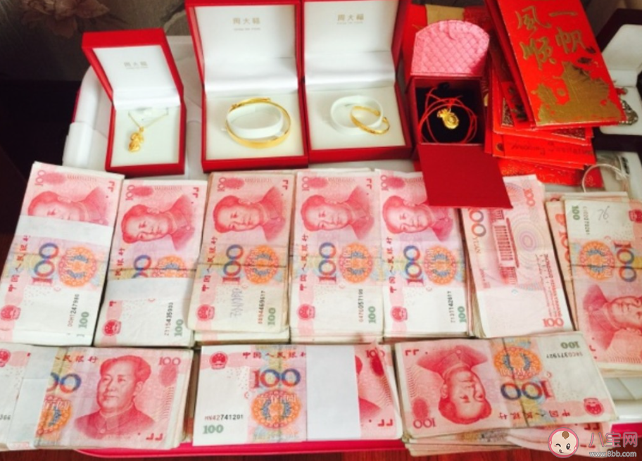 订婚结束新娘家将彩礼还给新郎 彩礼应不应该要 订婚结束新娘家将彩礼还给新郎 彩礼应不应该要