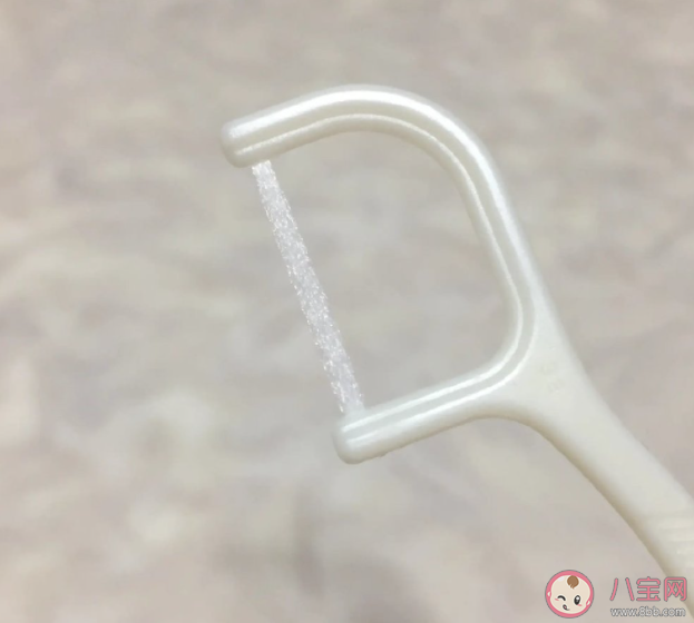 经常用牙线会让牙缝变宽吗 牙线和牙签哪个更好 经常用牙线会让牙缝变宽吗 牙线和牙签哪个更好