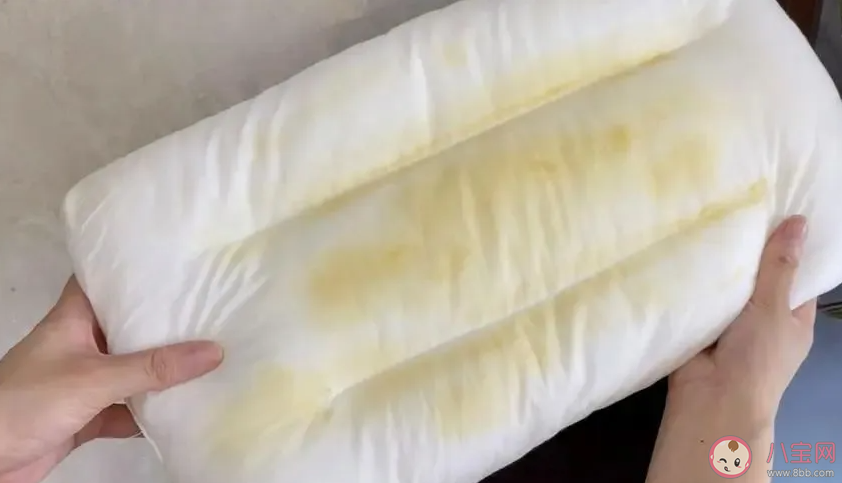 为什么男人睡的枕头容易黄 枕头变黄了该怎么清洗 为什么男人睡的枕头容易黄 枕头变黄了该怎么清洗