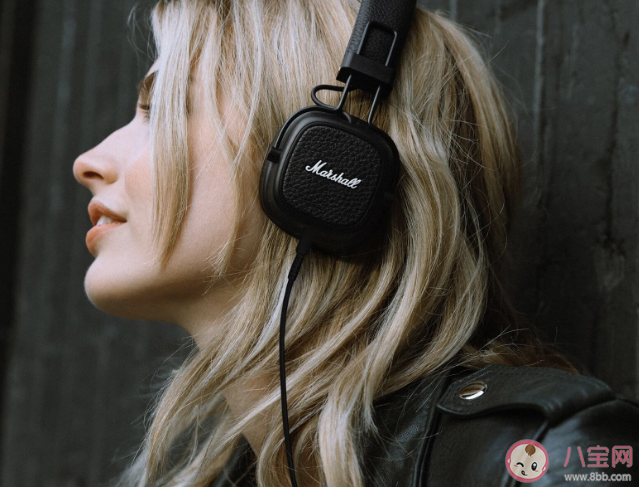 哪种耳机对听力损害最小 耳机怎么戴更健康