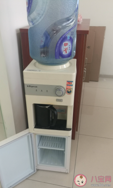 为什么饮水机都在厕所旁边 使用饮水机要注意些什么
