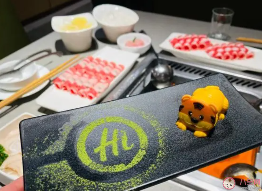 海底捞回应拒绝给棉花娃娃过生日争议 服务员该给棉花娃娃过生日吗