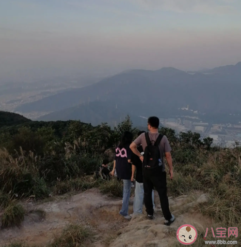 无痛爬山为何引争议 你会选择坐电梯爬山吗