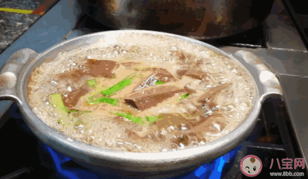 为什么鸡血和牛血很少入菜 鸡血不能和什么一起吃 为什么鸡血和牛血很少入菜 鸡血不能和什么一起吃