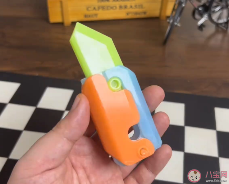 萝卜刀爆火后创始人仍住出租屋 萝卜刀是怎么火的