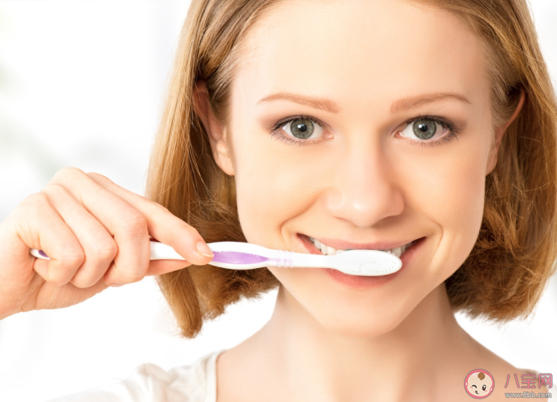 27岁女子长期横向刷牙致牙齿缺损 刷牙的正确方式是什么