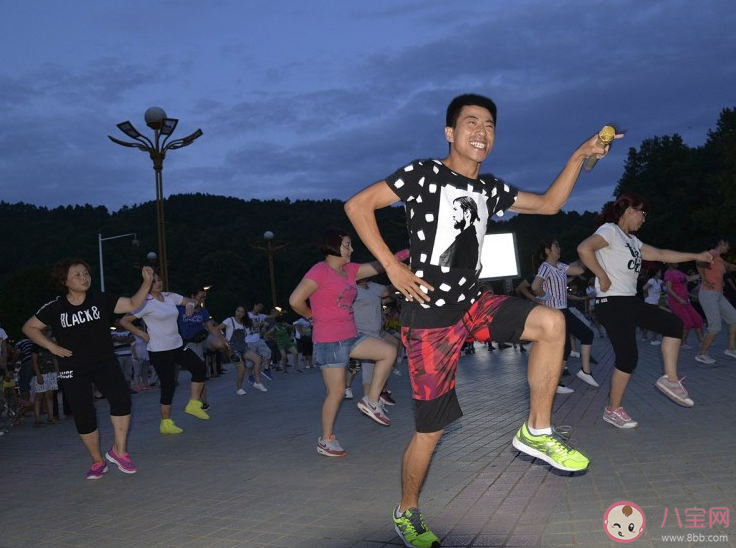年轻人的魔爪终于伸向了广场舞 广场舞适合年轻人吗