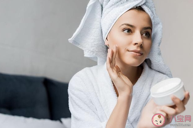 冬天怎样洗澡最护肤 洗澡后身体乳要怎么涂