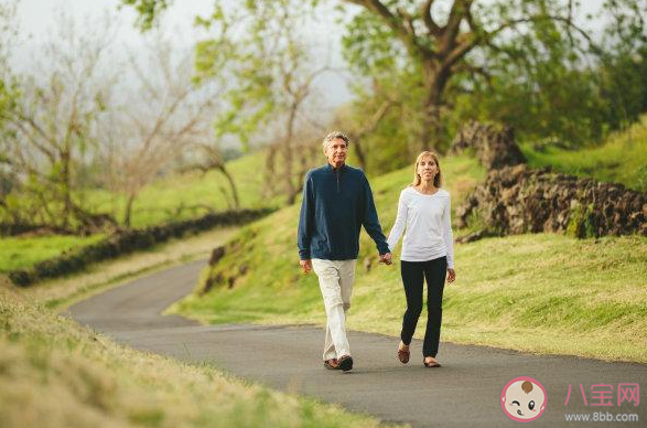 研究称每天8千步可降低早死风险 每天走路散步会有哪些好处 研究称每天8千步可降低早死风险 每天走路散步会有哪些好处