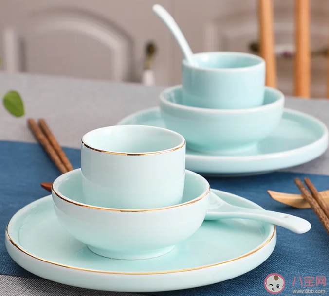 餐具收费大学生付1元直接带走 如何看待餐具收费的问题