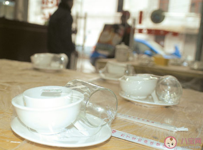 饭店是否应该收取餐具费 如何看待饭店收餐具费