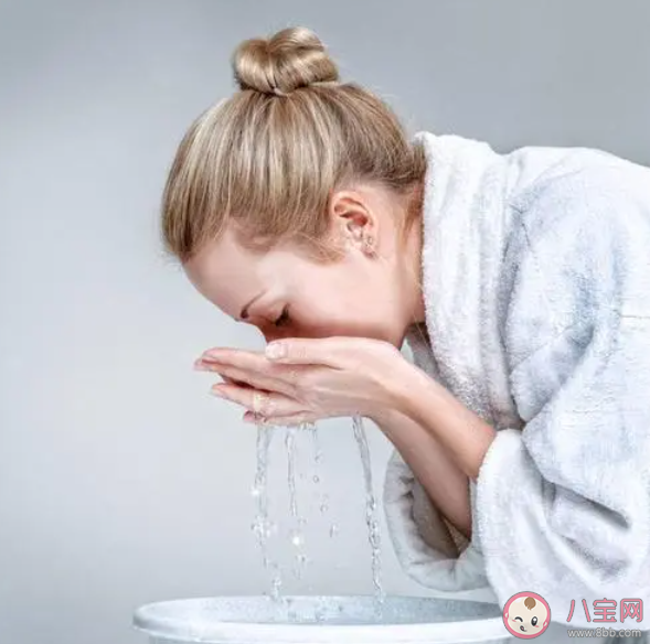 洗脸是用热水好还是凉水好 不洗脸真的会让皮肤变好吗 洗脸是用热水好还是凉水好 不洗脸真的会让皮肤变好吗