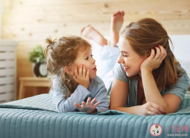 睡前陪孩子聊废话坚持半年变化惊人 睡前要和孩子做些什么