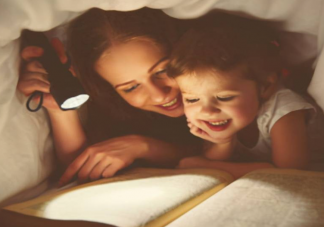 睡前陪孩子聊废话坚持半年变化惊人 睡前要和孩子做些什么