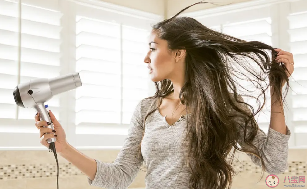 洗头后到底该吹干还是风干 哪个时间段适合洗头发 洗头后到底该吹干还是风干 哪个时间段适合洗头发