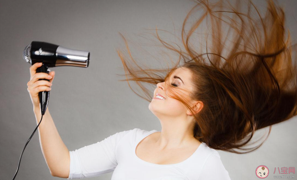 洗头后到底该吹干还是风干 哪个时间段适合洗头发 洗头后到底该吹干还是风干 哪个时间段适合洗头发