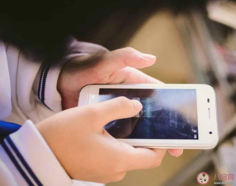 为什么总是无意识的刷手机 沉迷刷手机该怎么办 为什么总是无意识的刷手机 沉迷刷手机该怎么办