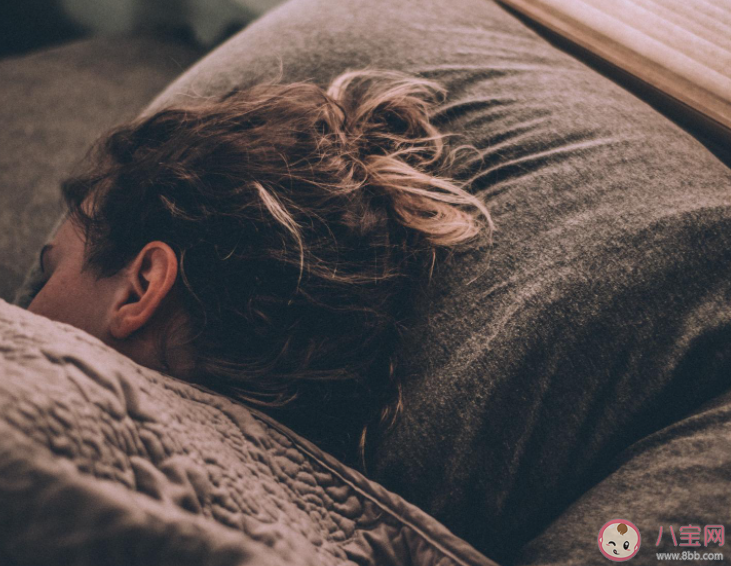 最佳睡眠时长真的是8小时吗 成年人一天的睡眠不能少于几小时