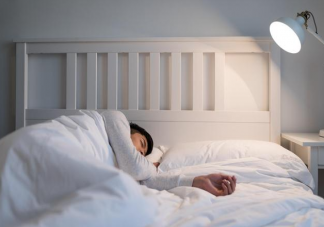 最佳睡眠时长真的是8小时吗 成年人一天的睡眠不能少于几小时