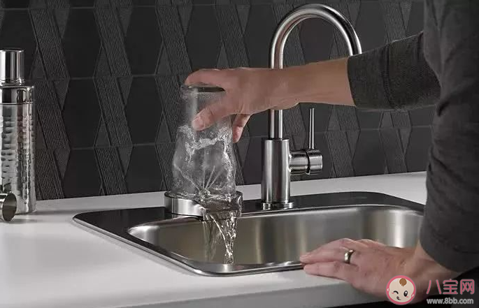 上班前与下班后洗杯子哪个更健康 喝水的杯子要每天都洗吗