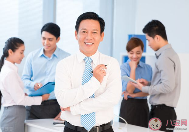 下班后收到工作消息该不该回 下班后要不要回老板微信 下班后收到工作消息该不该回 下班后要不要回老板微信