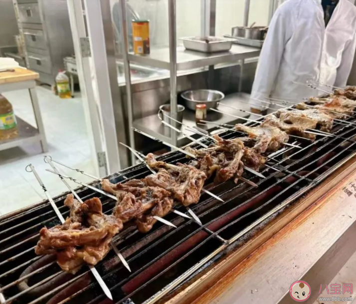 鹅腿阿姨为何能抓住学生的胃和心 烤鹅腿真的很好吃吗