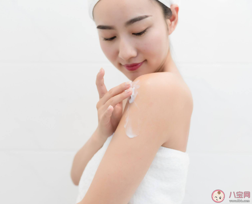 冬季洗澡哪三个习惯会加速皮肤老化 冬季如何防止皮肤老化 冬季洗澡哪三个习惯会加速皮肤老化 冬季如何防止皮肤老化