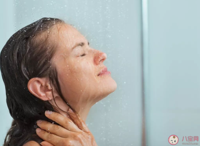 冬季洗澡哪三个习惯会加速皮肤老化 冬季如何防止皮肤老化 冬季洗澡哪三个习惯会加速皮肤老化 冬季如何防止皮肤老化