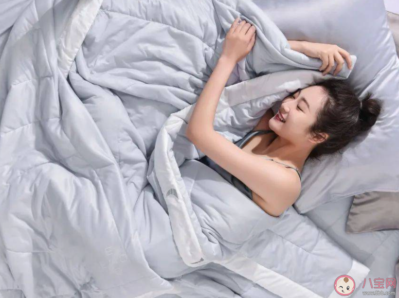 被子怎么盖更暖和 什么样的被子更适合你 被子怎么盖更暖和 什么样的被子更适合你