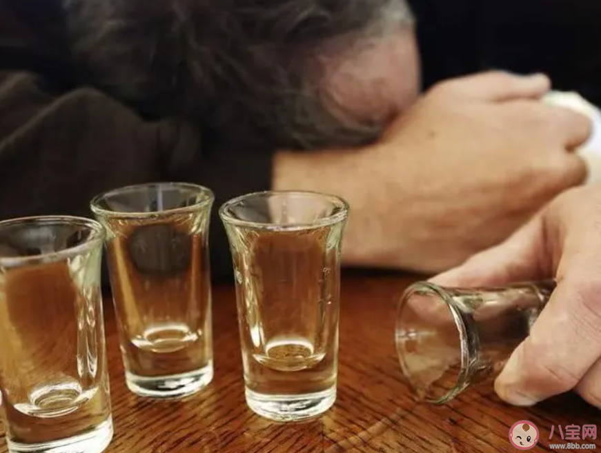 爱喝酒的人体内长寿因子流失 爱喝酒会有哪些危害 爱喝酒的人体内长寿因子流失 爱喝酒会有哪些危害