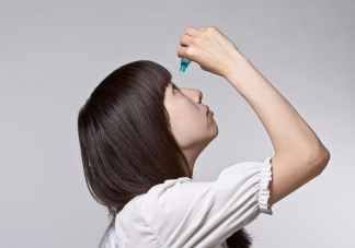 眼药水不要滴在黑眼球上吗 滴眼药水后能不能眨眼