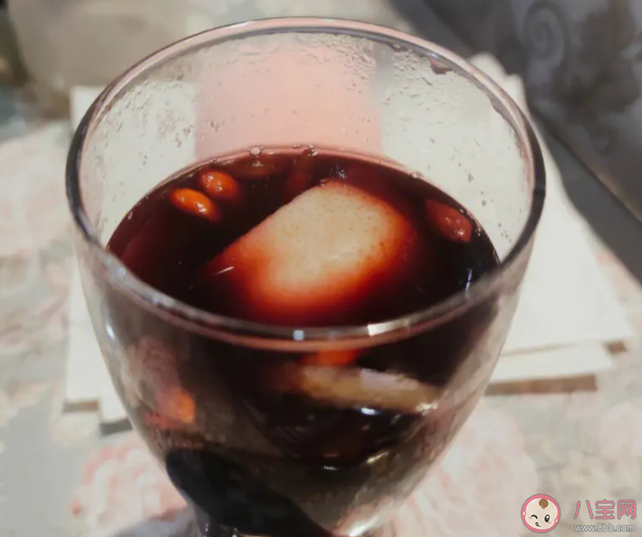 为什么喝了热红酒更容易头痛 热红酒是怎么流行起来的 为什么喝了热红酒更容易头痛 热红酒是怎么流行起来的