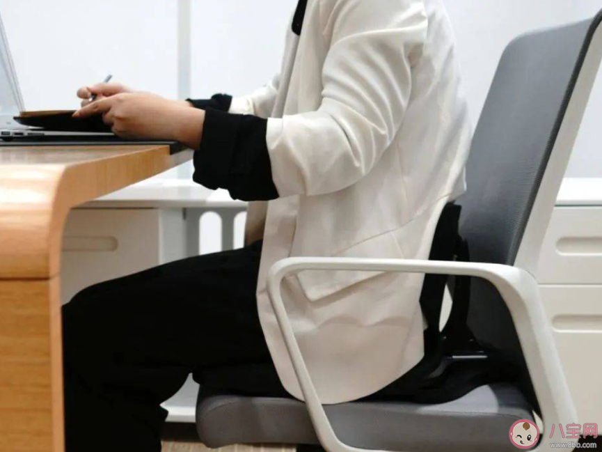 医生辟谣久坐抖腿有效促进血液循环 如何减轻久坐带来的危害