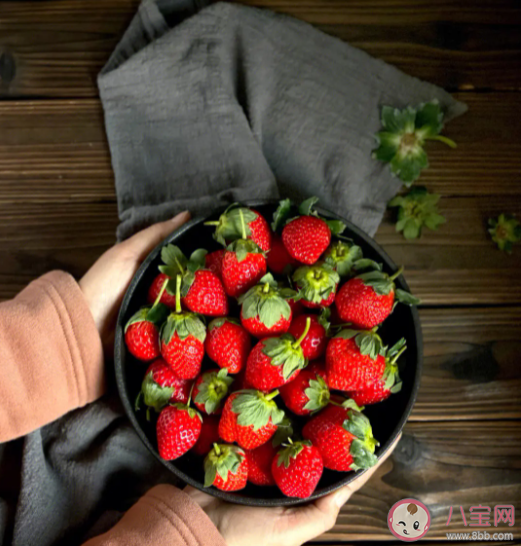 草莓价格大跳水是怎么回事 这个冬天你实现草莓自由了吗 草莓价格大跳水是怎么回事 这个冬天你实现草莓自由了吗