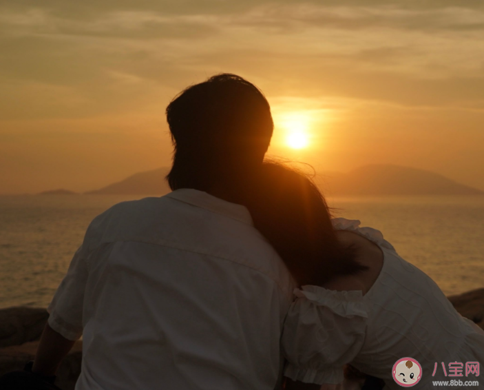 为什么说爱人是一面镜子 合格的爱人是怎样的 为什么说爱人是一面镜子 合格的爱人是怎样的