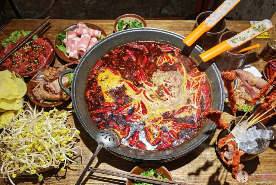 衣服上的火锅味为什么散不掉 残留的火锅香味到底是从哪来的 衣服上的火锅味为什么散不掉 残留的火锅香味到底是从哪来的