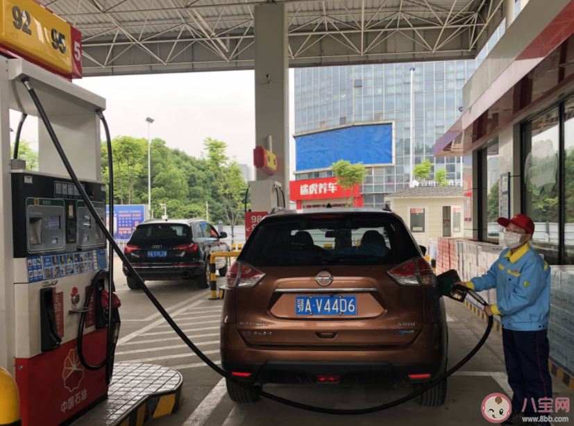 油价2024年首调加一箱油多花约8元 为什么油价一直在变动