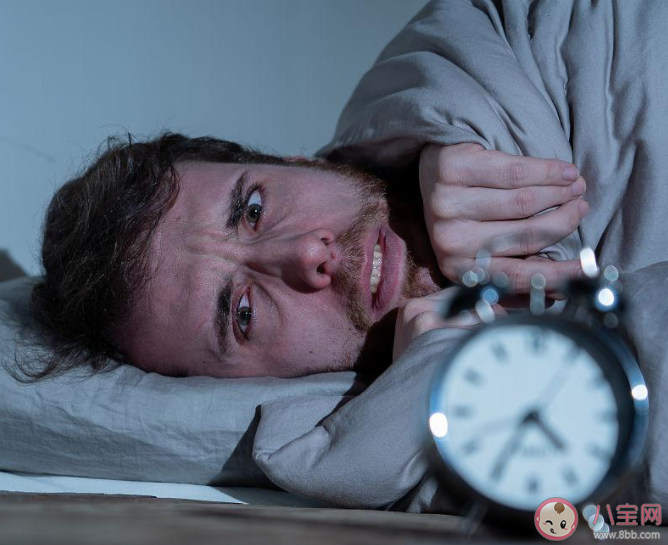 明明很困为什么上床后毫无睡意 躺床上睡不着怎么办 明明很困为什么上床后毫无睡意 躺床上睡不着怎么办