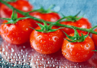 哪几类人不适合生吃西红柿 西红柿到底生吃还是熟吃好