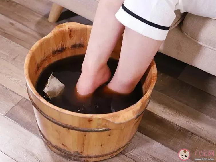 热水泡脚确实能睡得更香吗 冬天泡脚有哪些好处